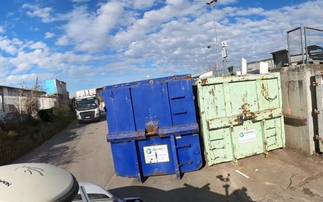 Vue depuis la rue — Déchetterie Décines-Charpieu